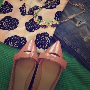 NEW LISTING ⭐️Ann Taylor nude Bow Flats.