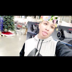 Meet your Posher, Angie