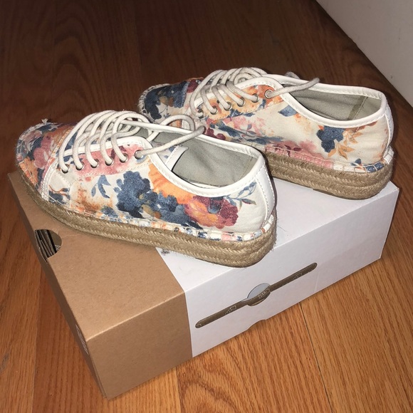 🌺Floral high wedge canvas 👟 - Picture 3 of 5