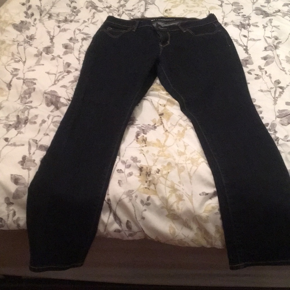 Old navy curvy mid rise petite skinny jeans. Nwot