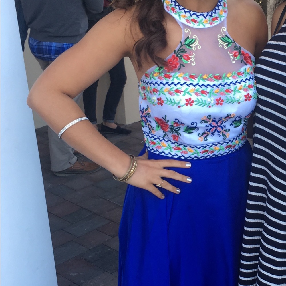 BEAUTIFUL NEW 2018 PROM DRESS - Picture 2 of 3