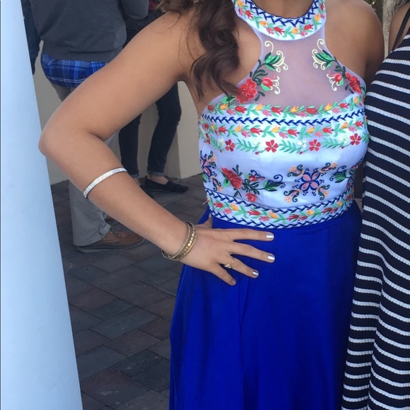 BEAUTIFUL NEW 2018 PROM DRESS - Picture 2 of 3