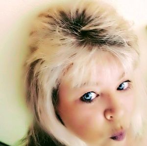 Meet your Posher, Debbie