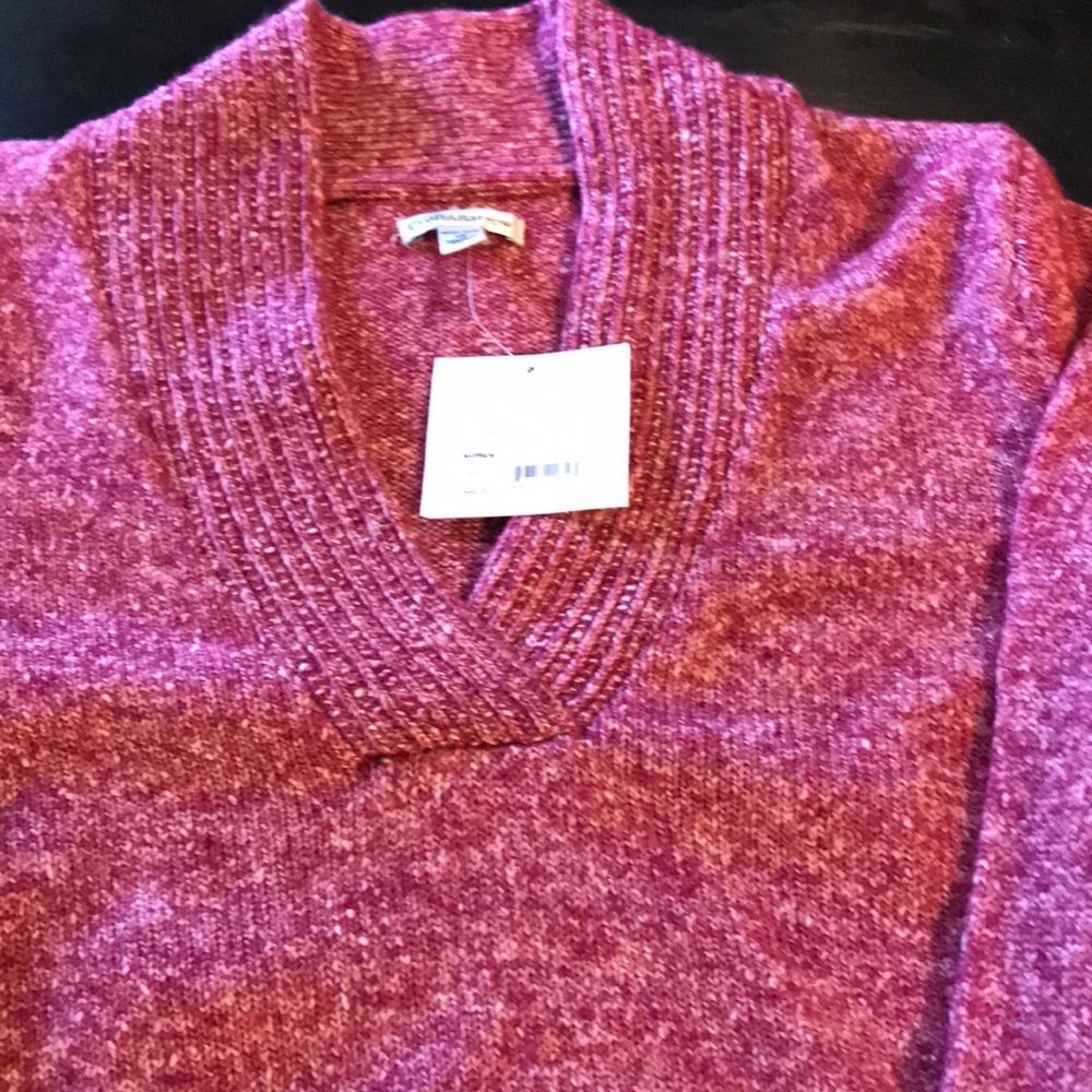 NWT Pullover V Neck Women’s Sweater  1 X  🎁