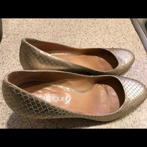 Size 9 gold heels