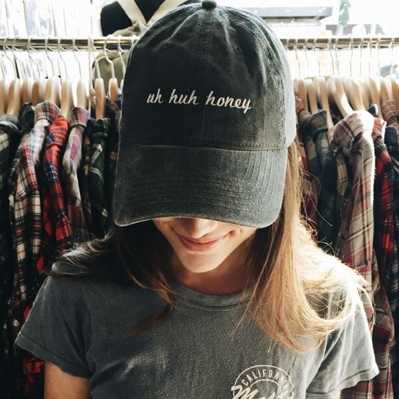 Brandy Melville Accessories - NWT Brandy Melville Rare Uh Huh Honey Grey Hat