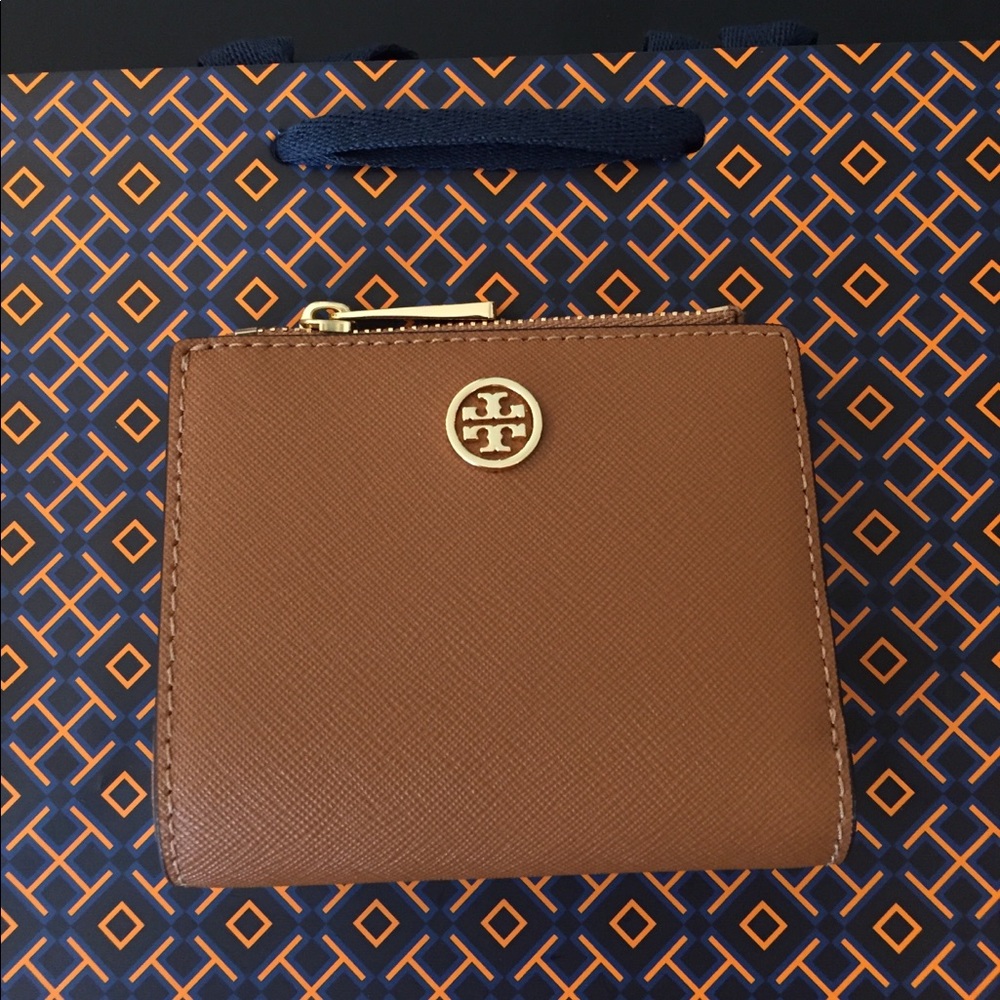 🆕Tory Burch Robinson “mini” slim leather wallet - Picture 1 of 8