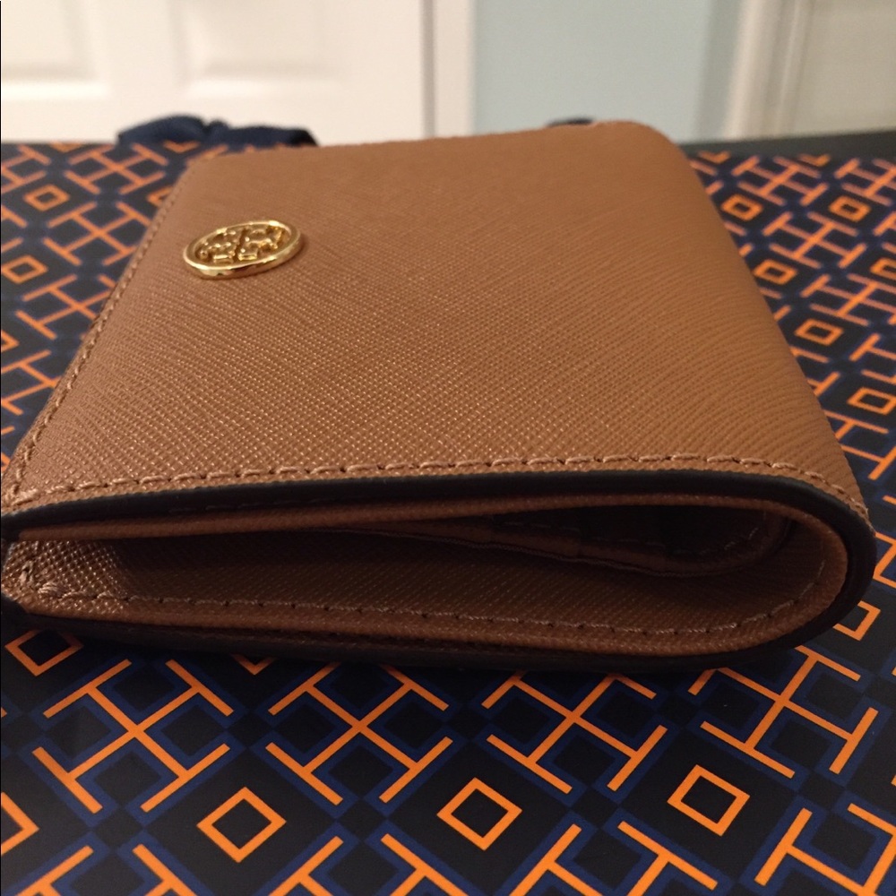 🆕Tory Burch Robinson “mini” slim leather wallet - Picture 2 of 8