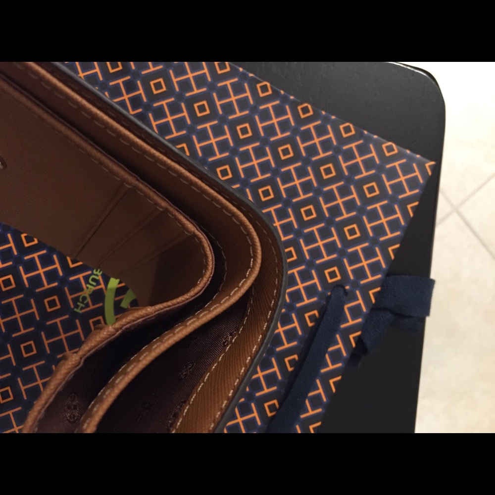 🆕Tory Burch Robinson “mini” slim leather wallet - Picture 6 of 8