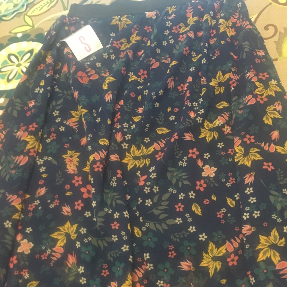 NWT Small LuLaRoe Lola skirt navy floral