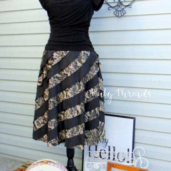 Black and Gold Party Dress Size 10 - Picture 5 of 8