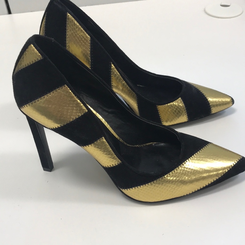 Nine West Gold & Black Pumps (brand new)