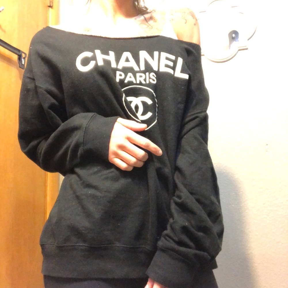 Oversized Chanel sweatshirt