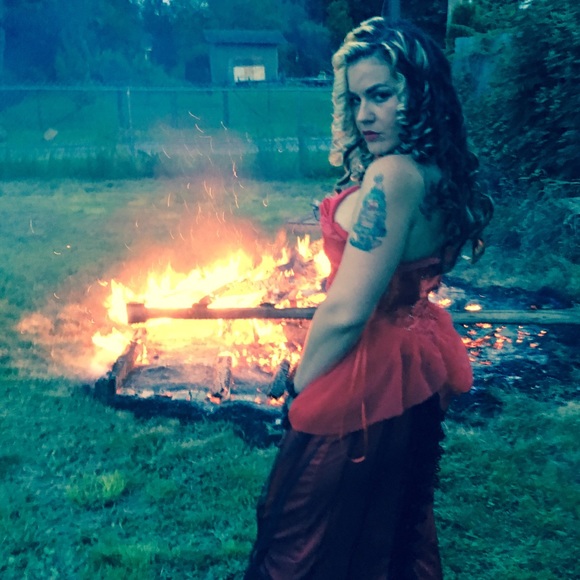 LAST DAY TO BUY FROM FULL CLOSET - Picture 3 of 5