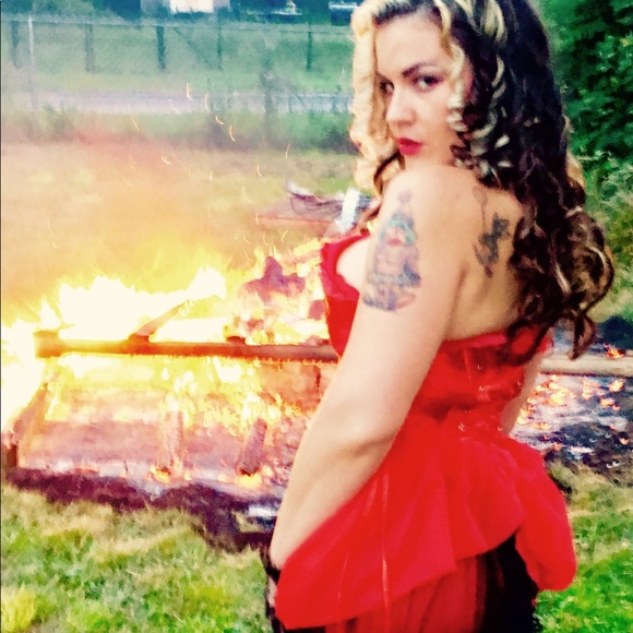 LAST DAY TO BUY FROM FULL CLOSET - Picture 4 of 5