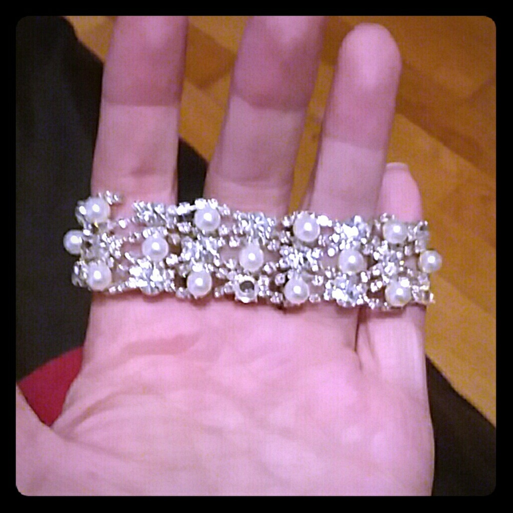 Silver pearled Bracelet