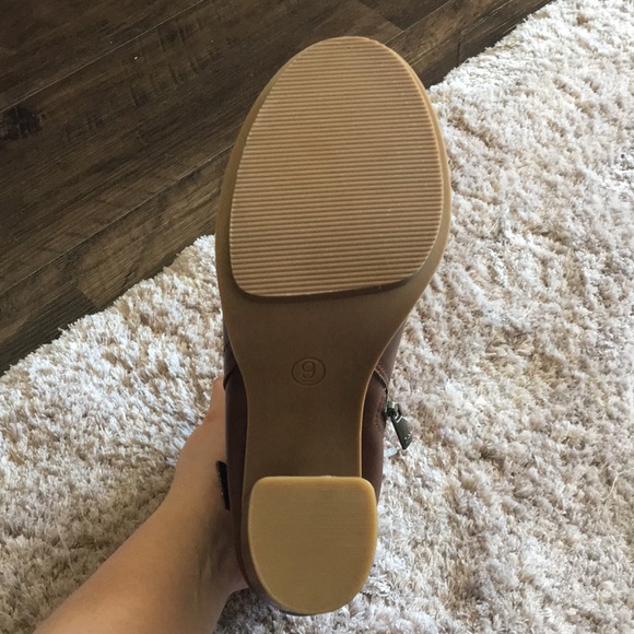 Cute, brown boots with four inch heel. - Picture 4 of 4