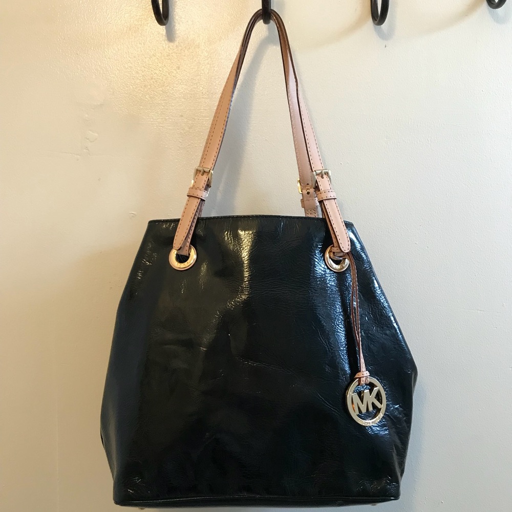 Black Michael Kors Bag ON HOLD FOR HOLLY 💕