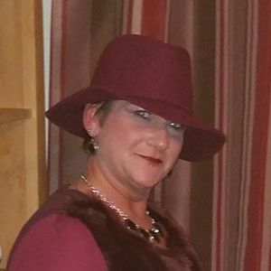 Meet your Posher, Leigh