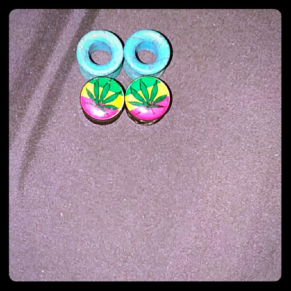 2 pairs of plugs 9/16
