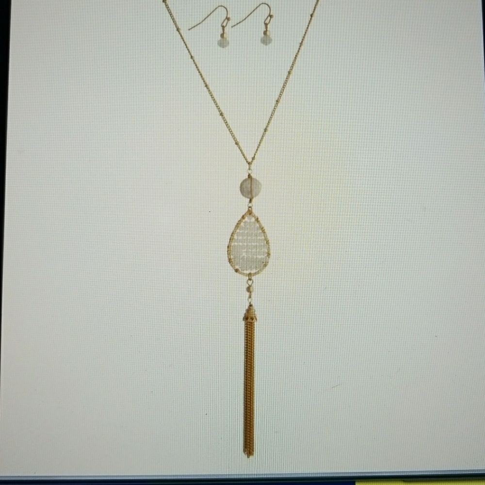 🏝Beaded necklace with gold tone tassel🏝