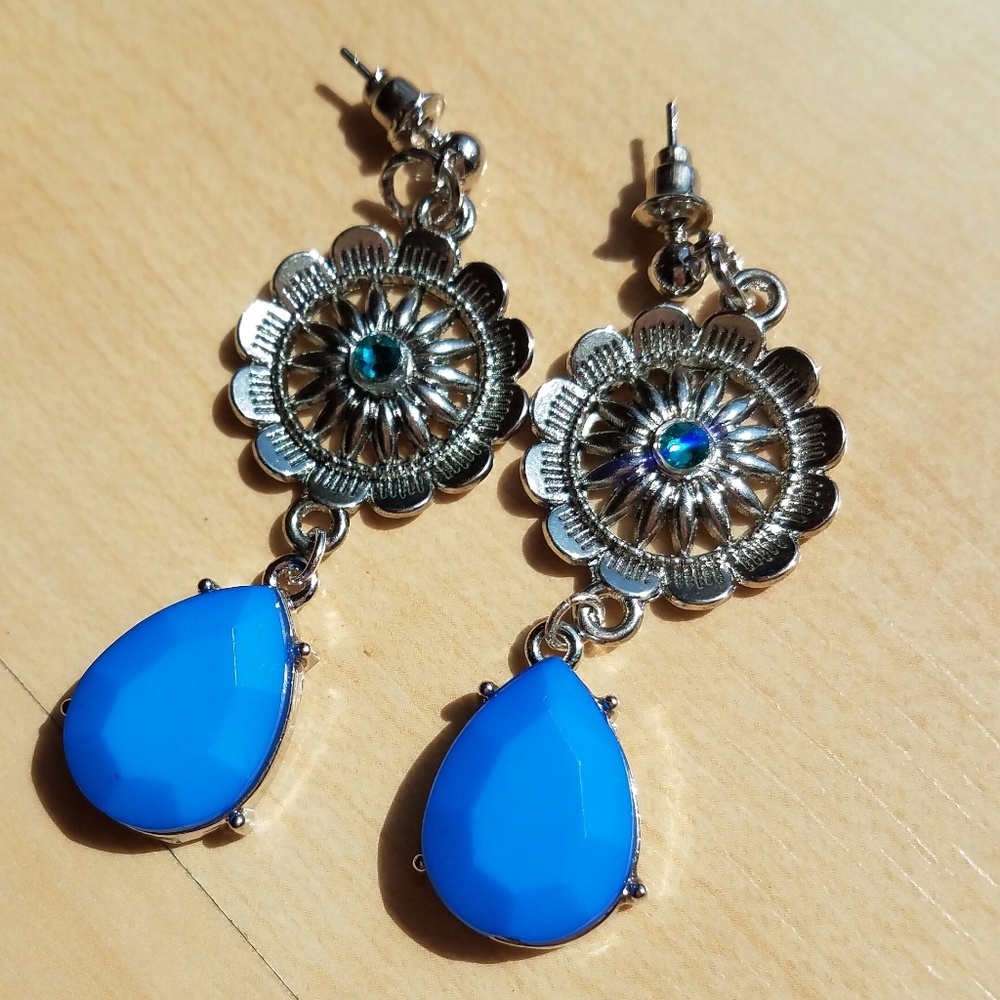 Agora [ Stud ] Earrings w/ Swarovski Crystals