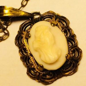 VTG Costume Cameo Necklace Brass Tone Delicate