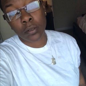 Meet your Posher, Karesha
