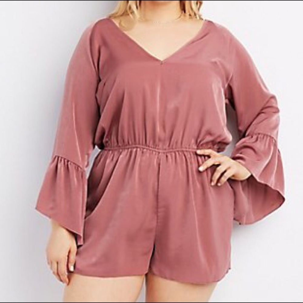 Silky bell sleeve romper (Plus Size)