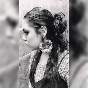 Meet your Posher, Mina