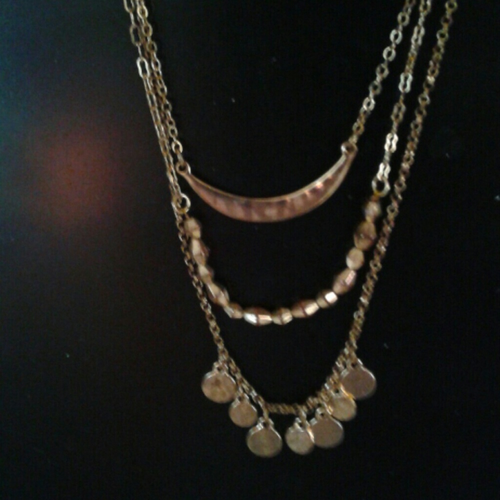 Nwot Triple layer gold sparkling necklace
