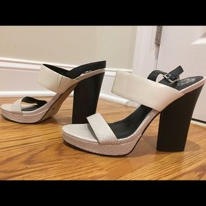 Vince Camuto White and Black Sandal Size 10