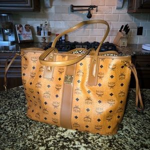 REVERSIBLE LIZ SHOPPER IN VISETOS