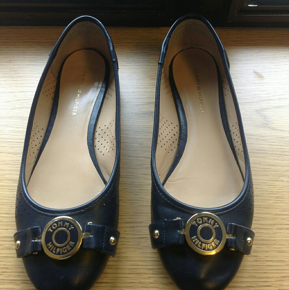 👋 Closing today!!Tommy Hilfiger Flats