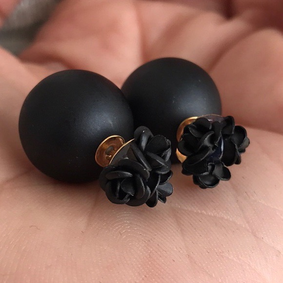 Jewelry - ☀️NEW☀️Black Rose Double Side Earrings