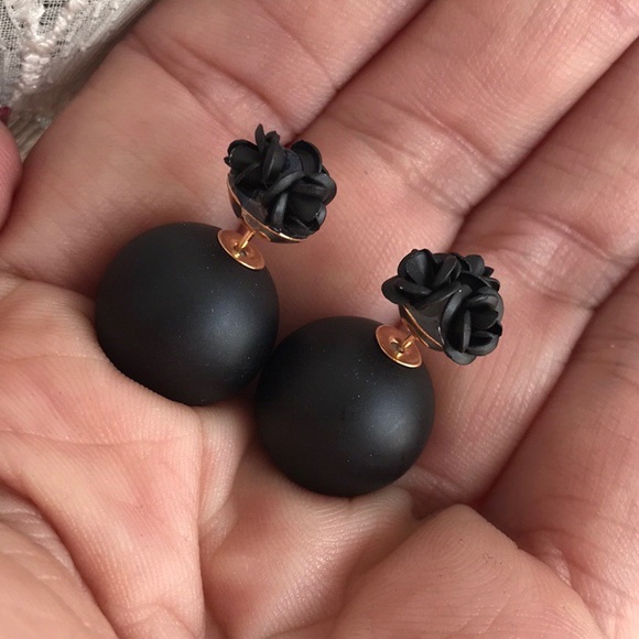 ☀️NEW☀️Black Rose Double Side Earrings - Picture 4 of 4