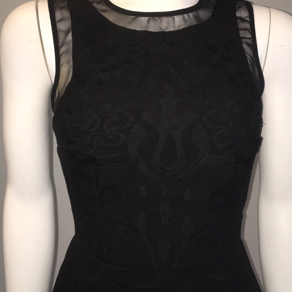 Detailed Black Body-con Dress - Picture 2 of 3