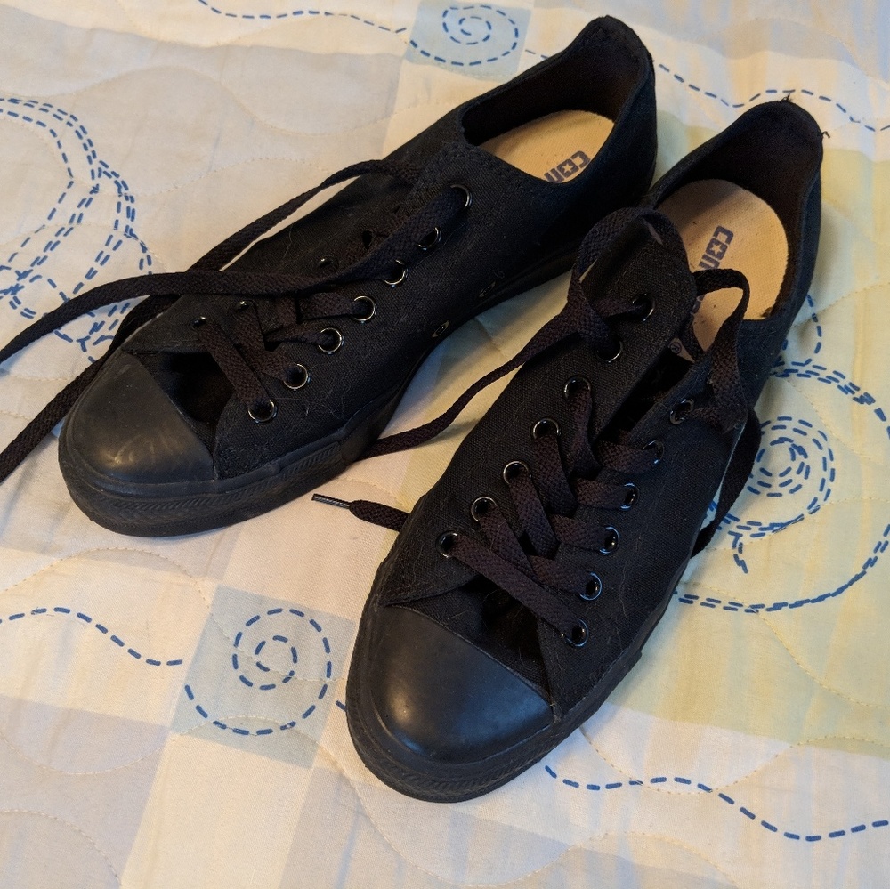 Men's Size 9 Chuck Taylor Lo Black/Black Sneakers