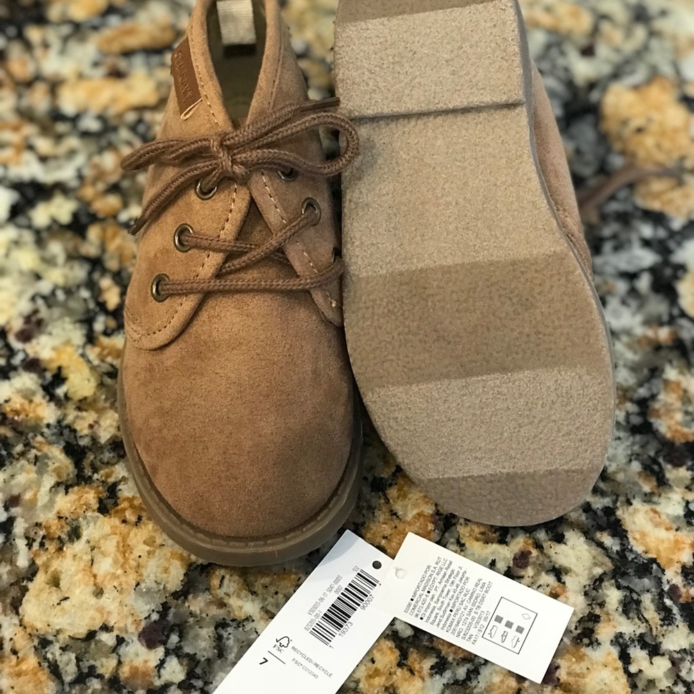 Old navy boys shoes size 7 never worn