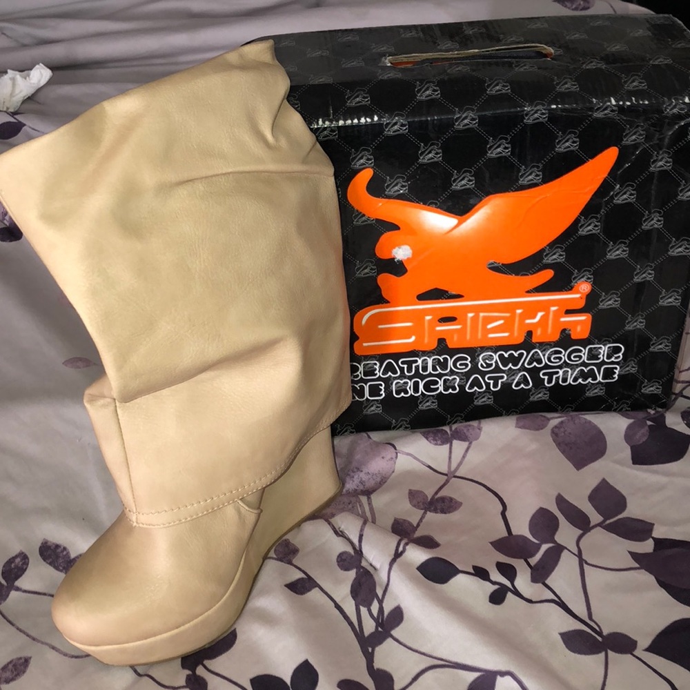Wedge boots