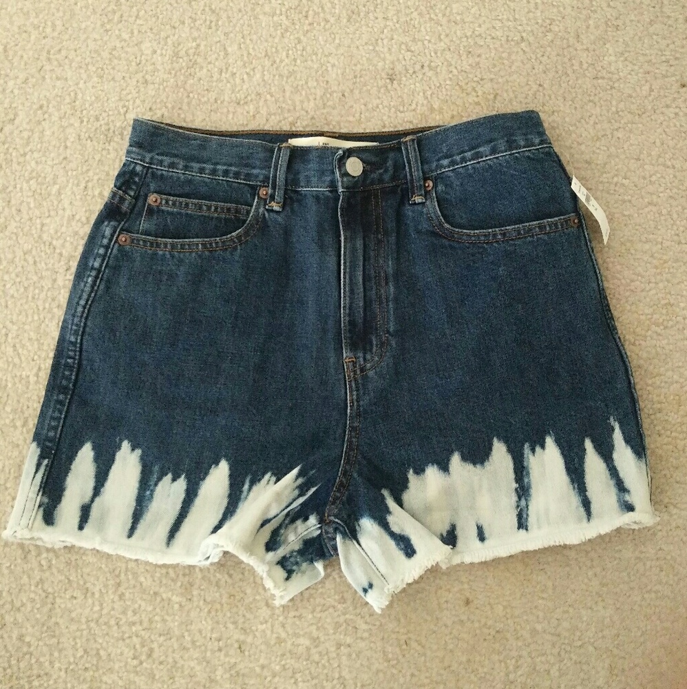Super high rise jean shorts cute bottom design