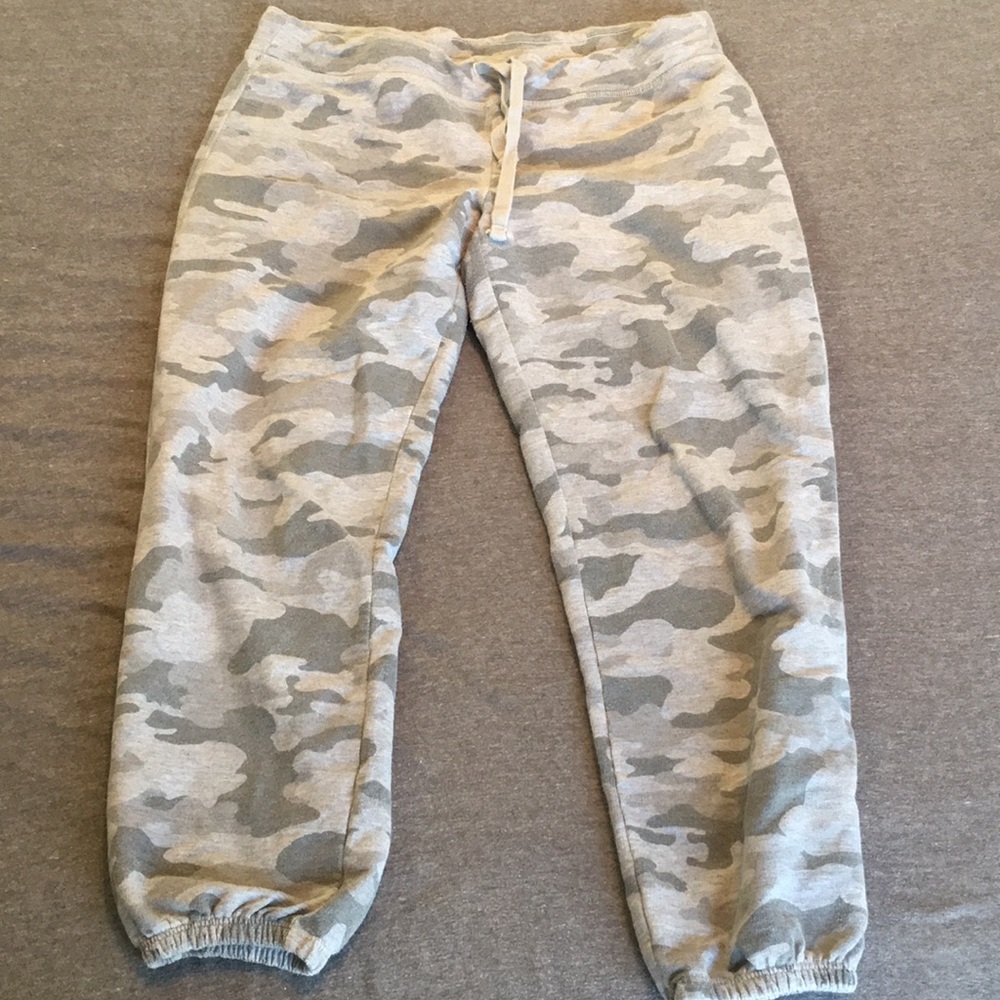 Gray camouflage Gap sweatpants