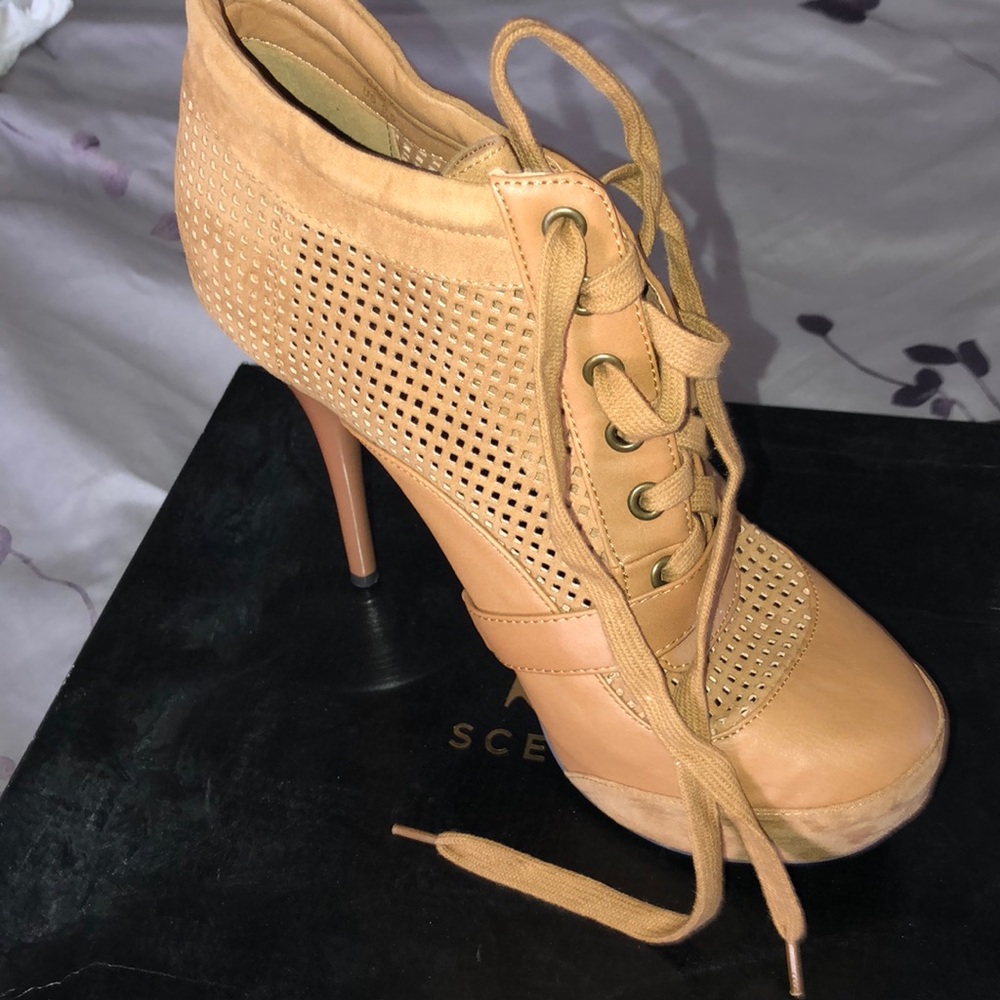 Heel boots