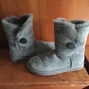 Authentic UGG Boots -Bailey Button, Grey