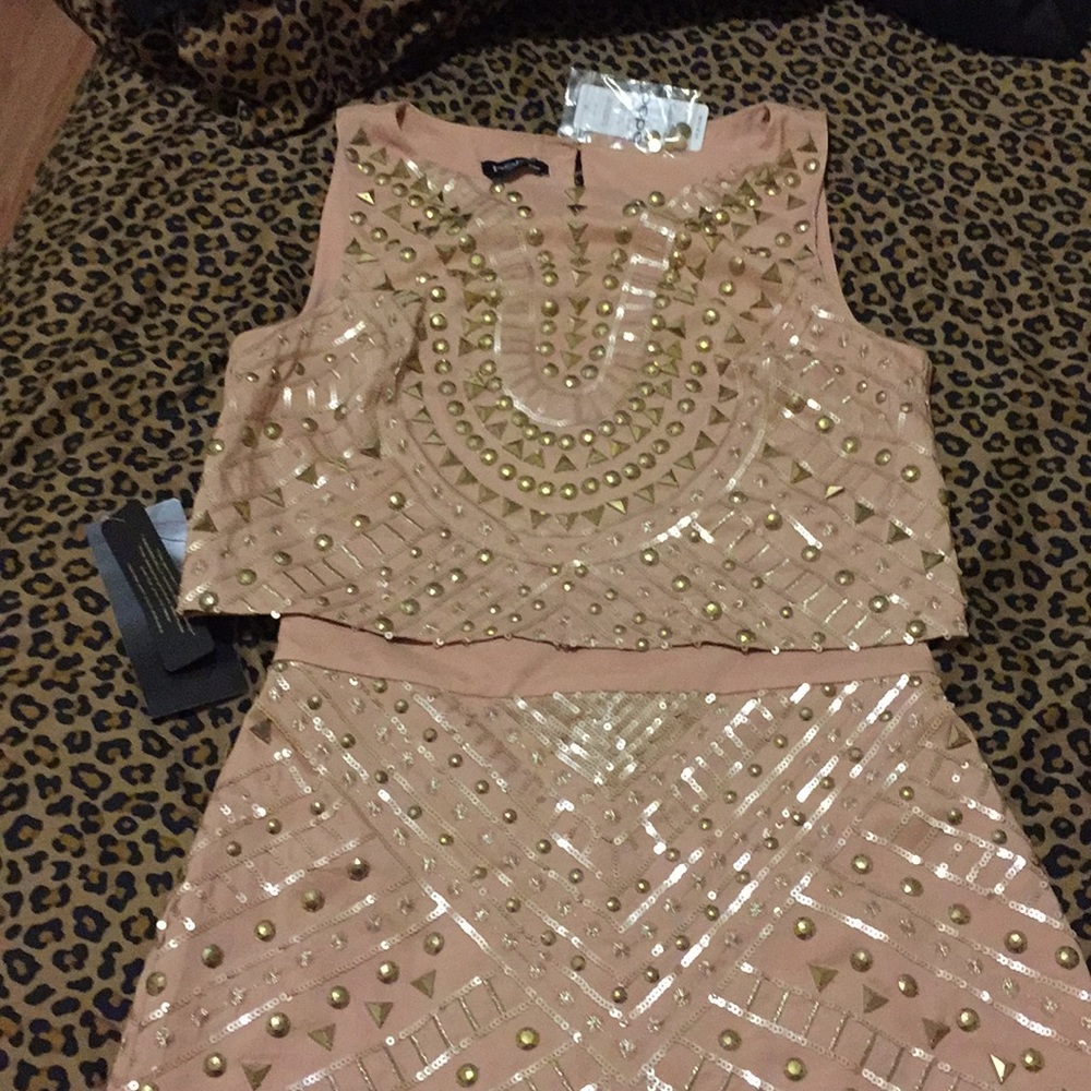 bebe top and skirt alphet size M -8 color nude NWT