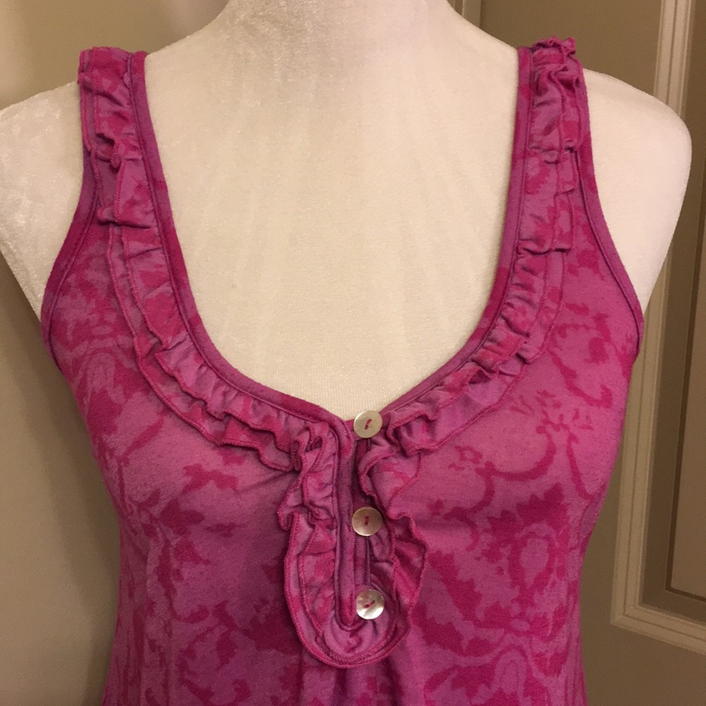 Pretty Sleeveless Top - Picture 2 of 8