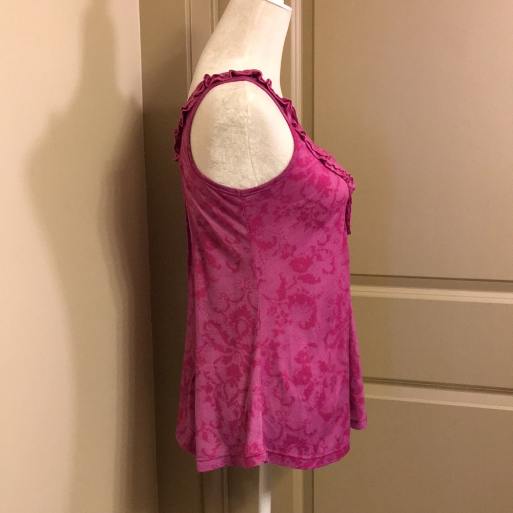 Pretty Sleeveless Top - Picture 4 of 8