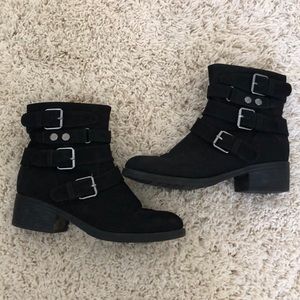 Black short boots Size 7.5