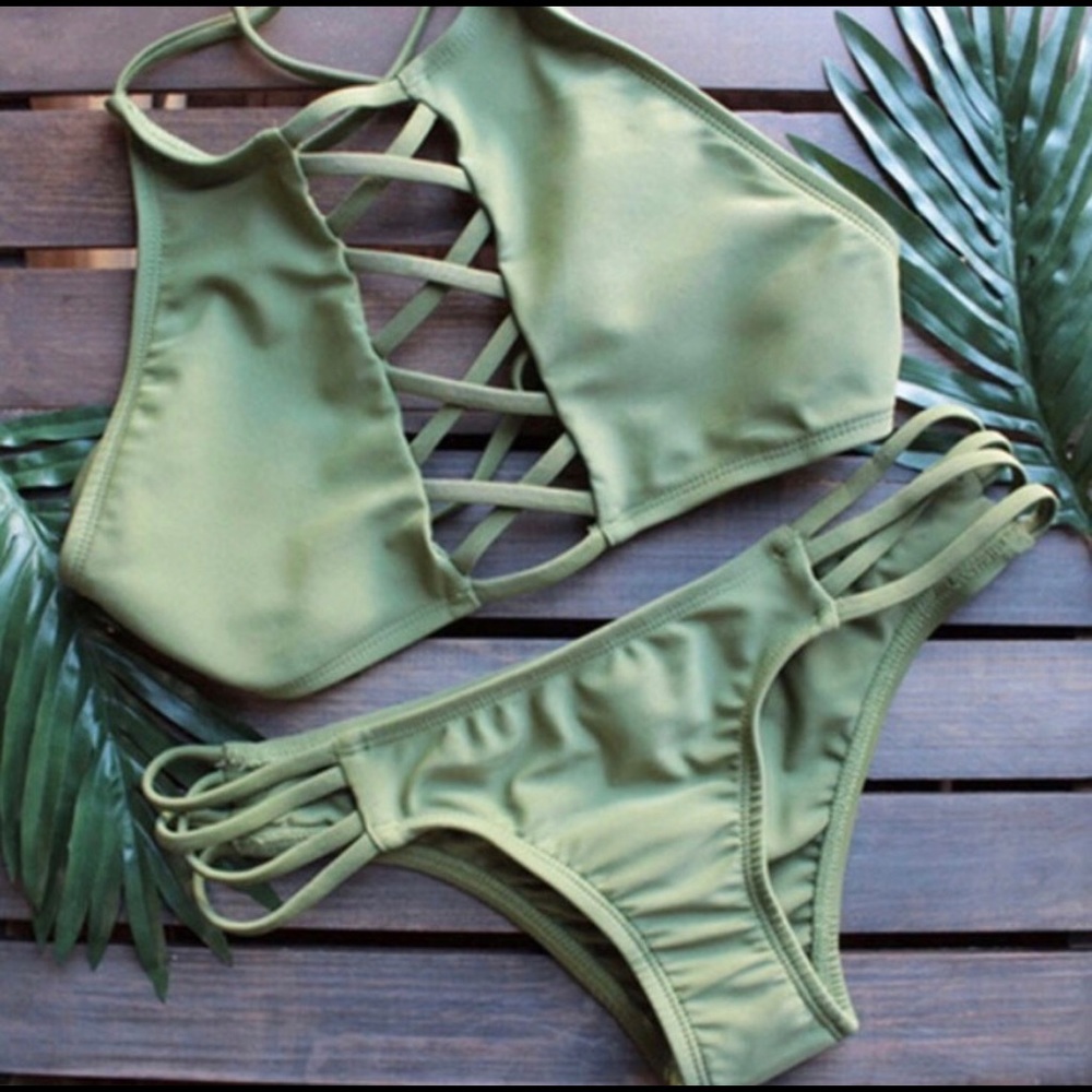 Criss cross bikini