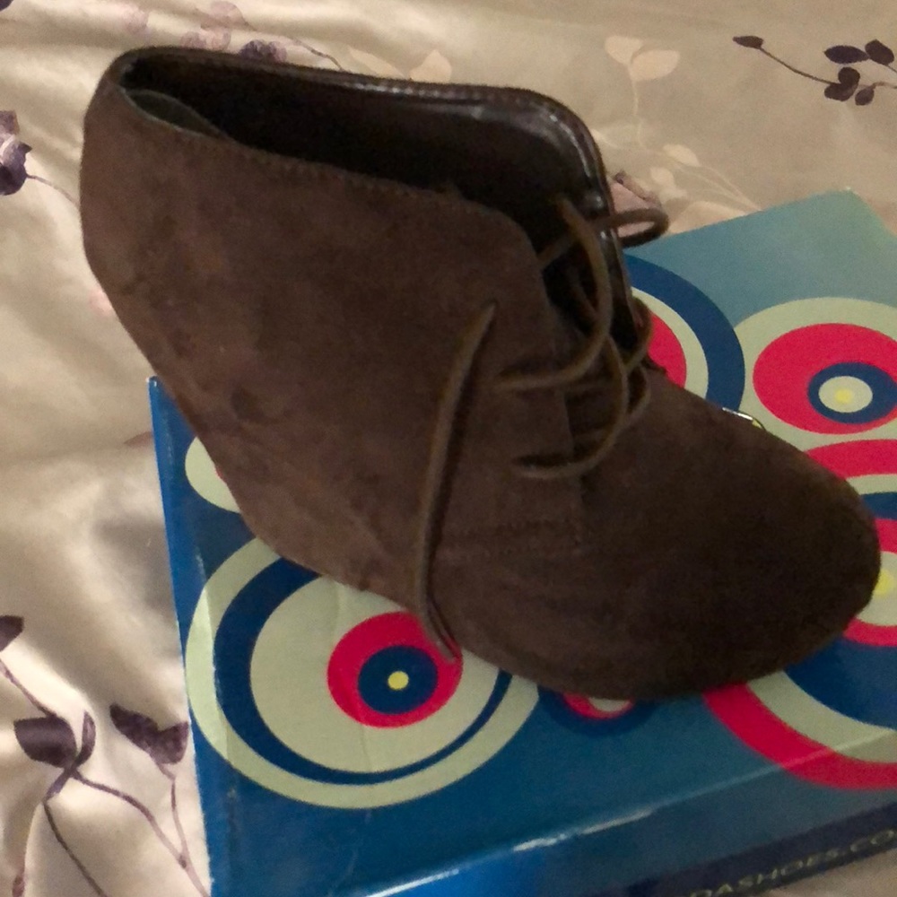 Wedge boots